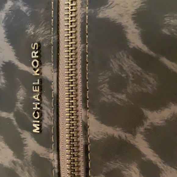 NWOT Michael Kors Beautiful Camera Bag Leopard New fun bag with chain strap. - Picture 5 of 11